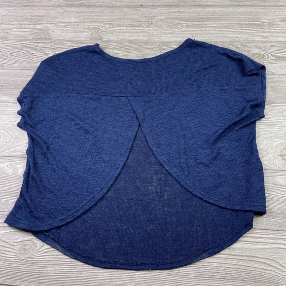 Penelope Paris Eiffel Tower Cropped Top - Lightweight Curtain Back - Picture 2 of 2